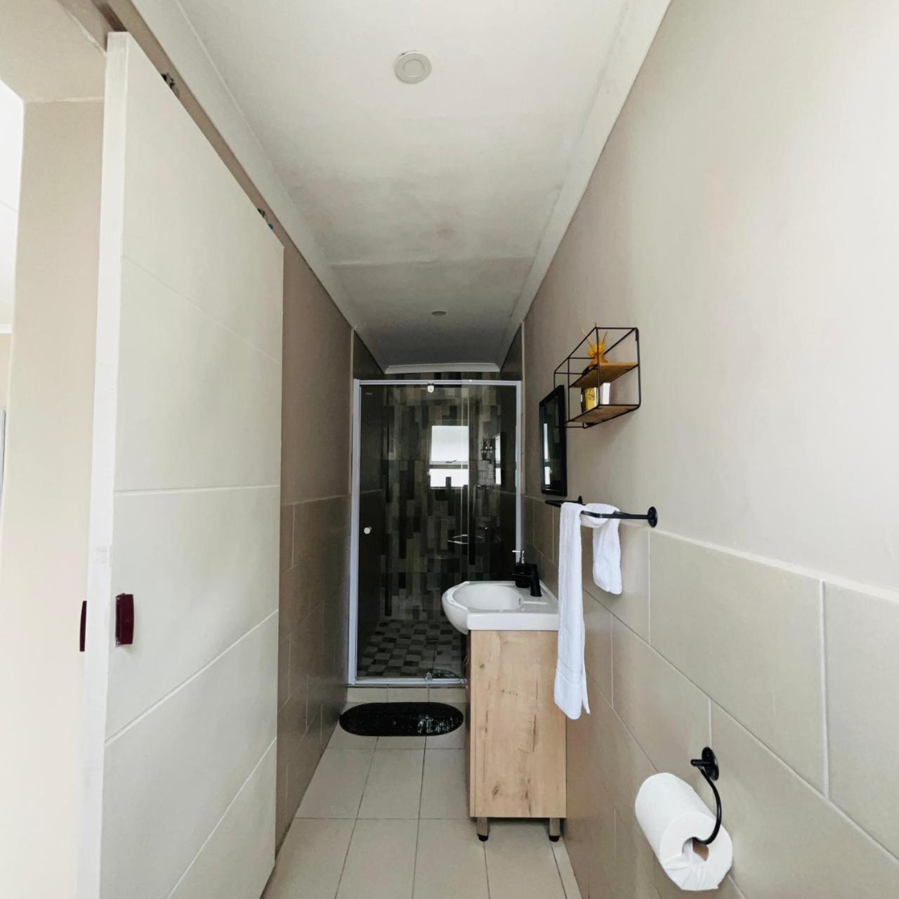 Hidden Bliss Guesthouse 이스트런던 외부 사진