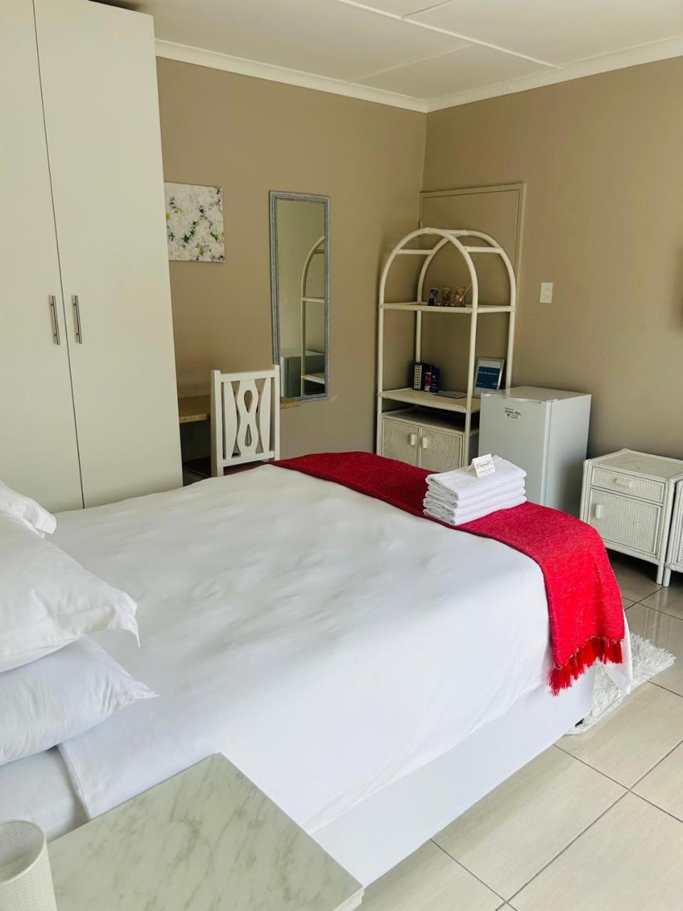Hidden Bliss Guesthouse 이스트런던 객실 사진