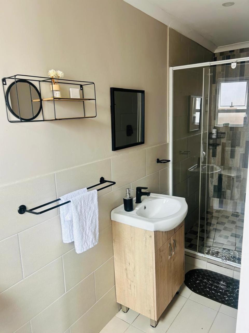 Hidden Bliss Guesthouse 이스트런던 외부 사진